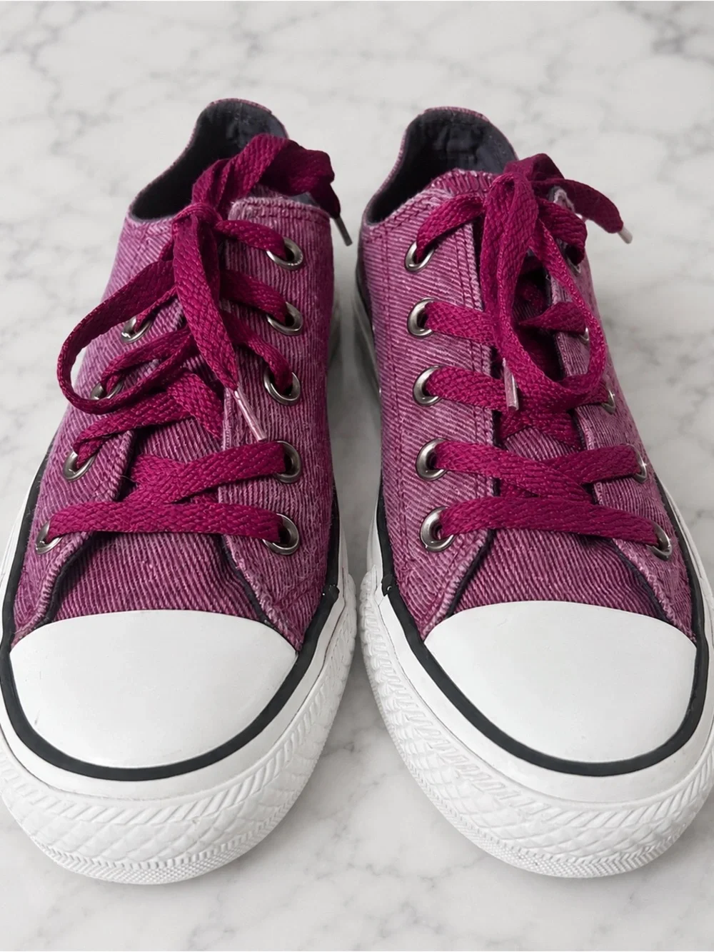 Kids Low-Top converse Sneakers in Plum